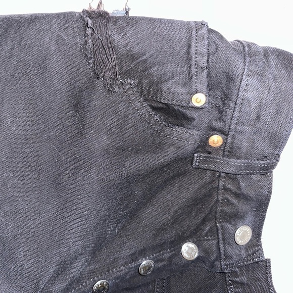 Levi’s 501 high waisted distressed raw hem black jean shorts Sz 30 NWT - Picture 4 of 7